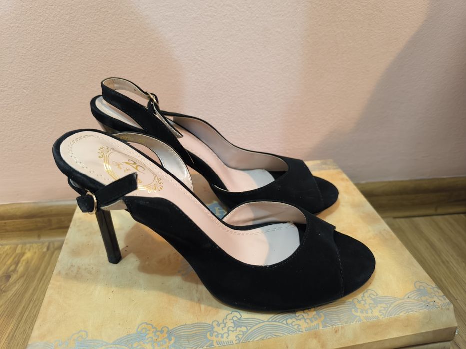 Продаются босоножки