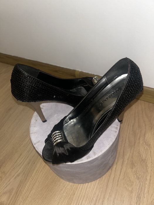 Pantofi eleganți negri cu toc, noi – detaliu strasuri, foarte comozi