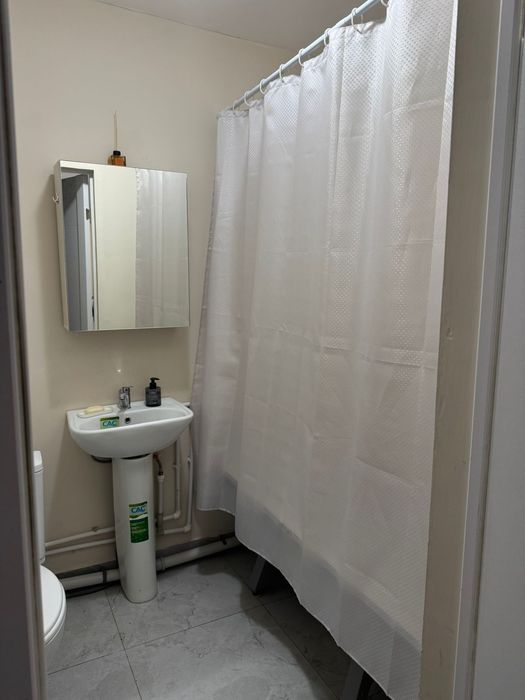 Продам срочно . Ванна . Раковина. Унитаз