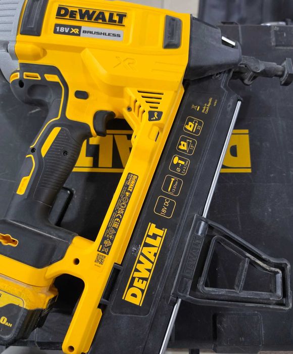 Акумулаторен такер за бетон DeWALT DCN890N
