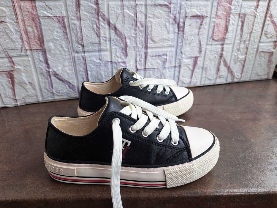 детски маратонки,кожени кецове,спортни обувки,Tommy Hilfiger,номер 32