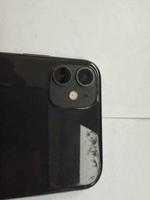 iPhone 11 128 ГБ, аккумулятор 77%, черный