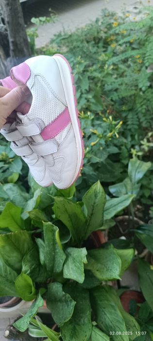 Кросовки для девочки. Кожа. Размер 28