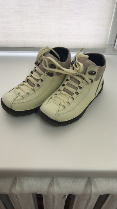 Продам демисезонные ботинки 36р