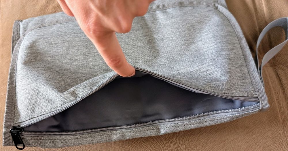 Чисто нова подложка-несесер за повиване на открито