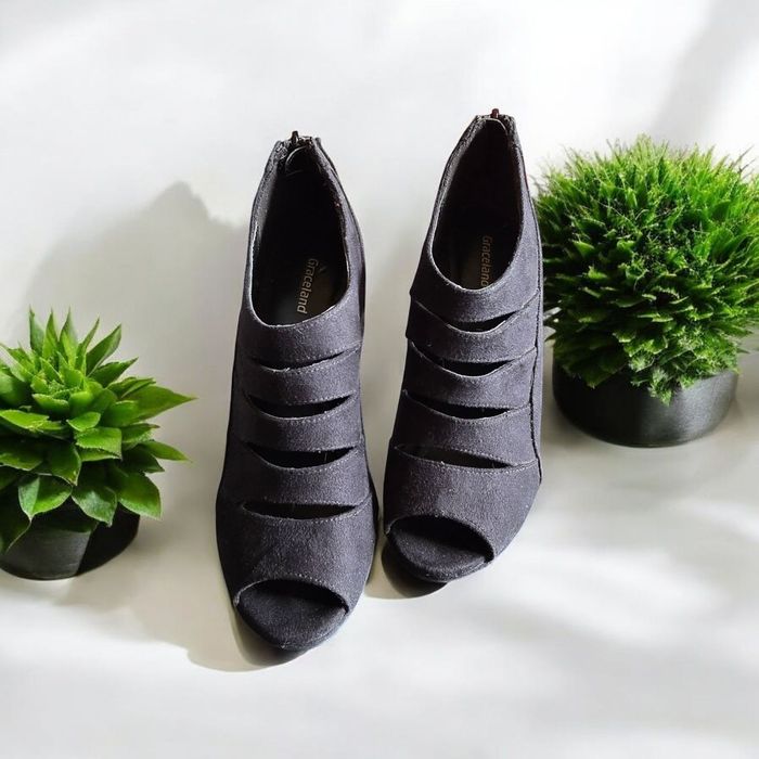 Летни сандали на висок ток