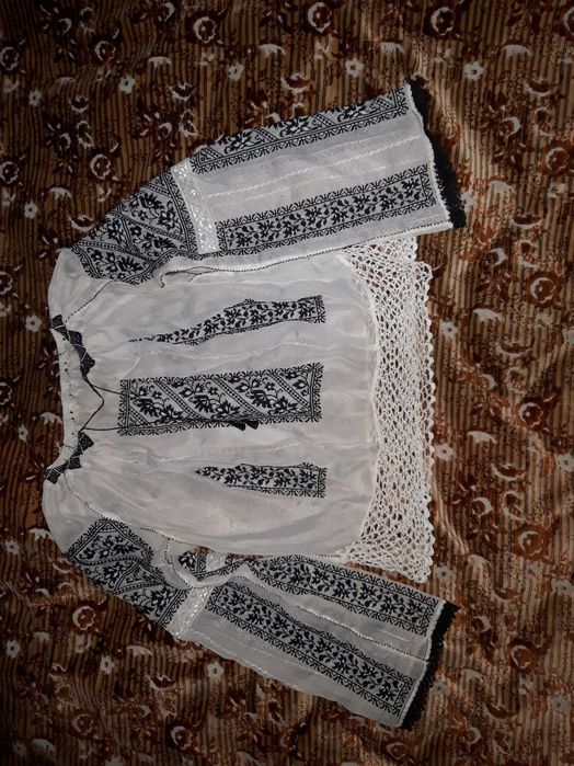 Ie si catrință costum popular