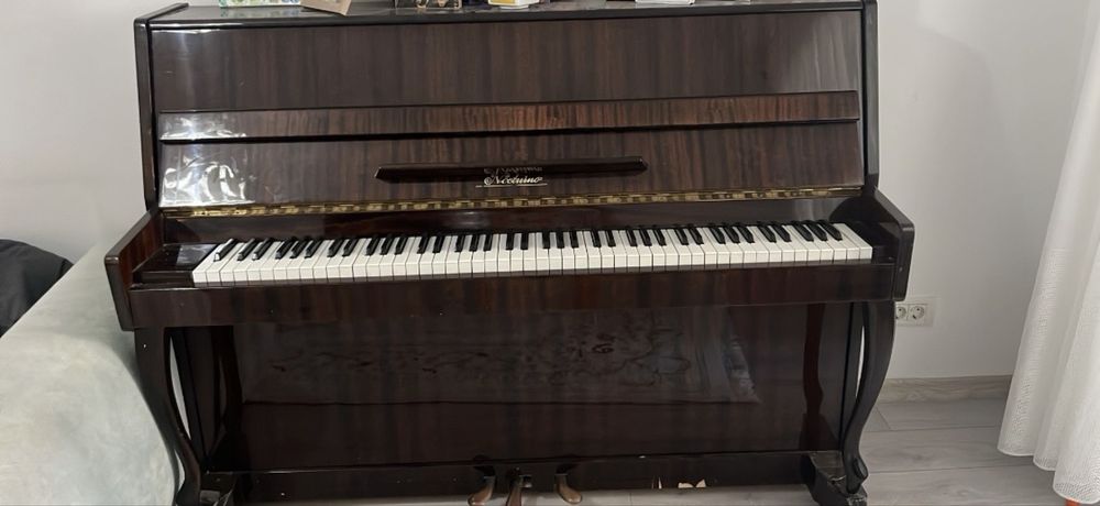 PIANINĂ DE VÂNZARE Vând pianină Nocturno,