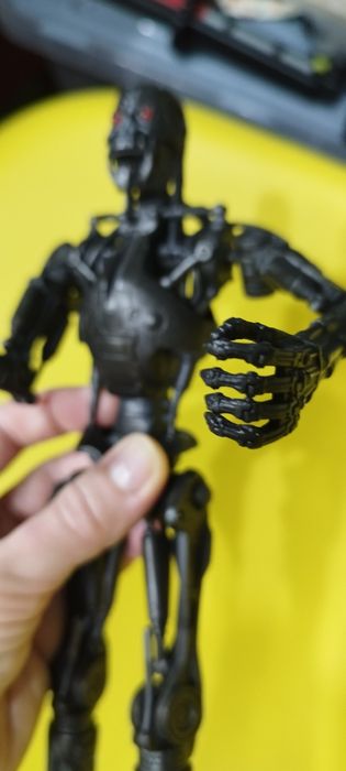 Продам робота пластик