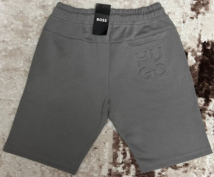 Vând pantaloni noi de bărbați Boss