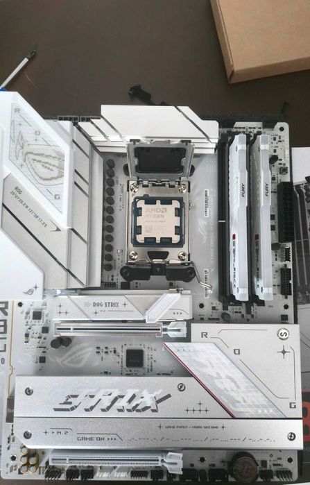 KIT AM5 9600x | 32 gb 6000mhz cl 30 | Strix b850-a - garantie 3 ani emag