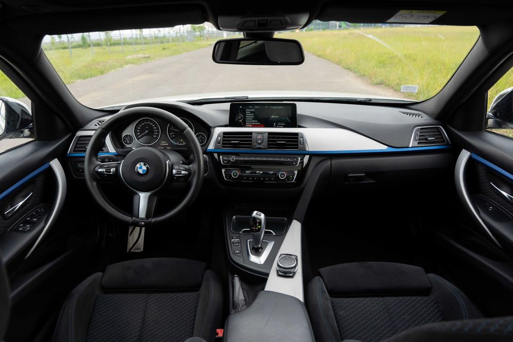BMW Seria 3 318d B47 M Sport Alcantara Automat Trapă Navigație LED R18