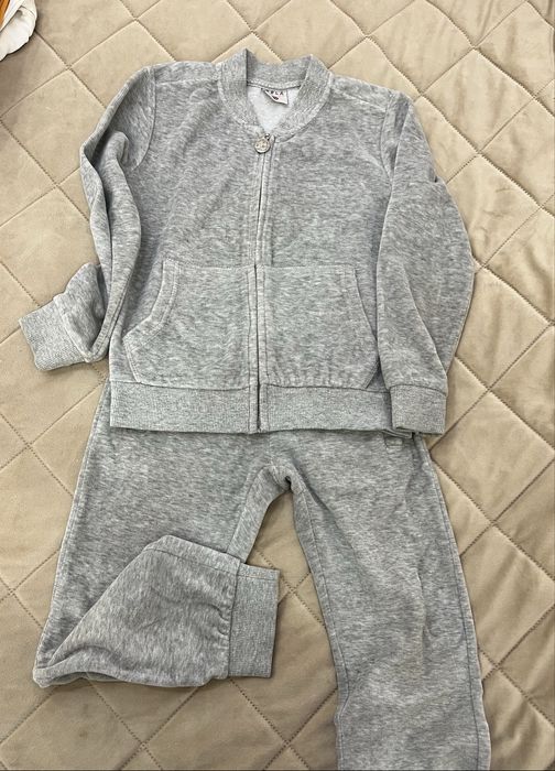 Продам костюмы на мальчика