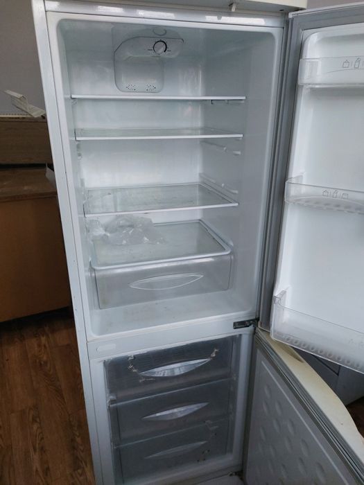 Срочно продам холодильник LG