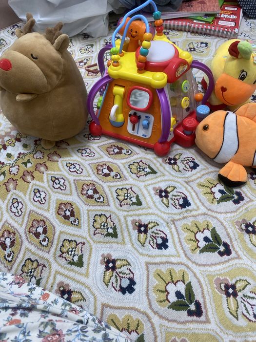 Детсаие игрушки разные  мягкие и развивающие