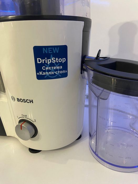 Bosch Сокоизстисквачка 700W с DripStop