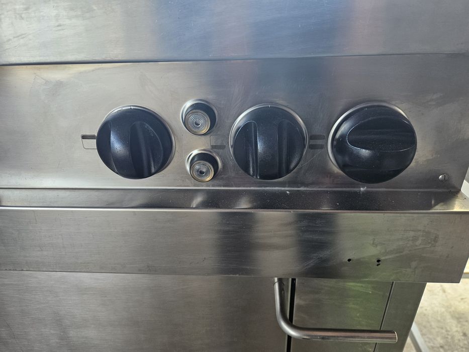 1.Електрическа фурна втора употреба със 6 броя котлона