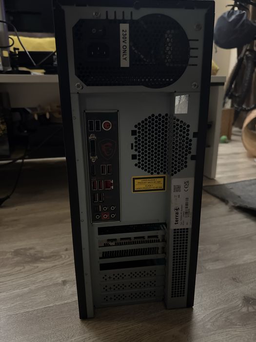 Компютър Ryzen 5 1600x 16GB DDR4 RX 480 8GB DDR5