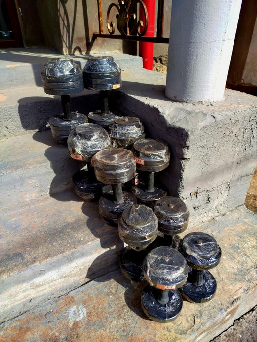 Гантели, местные от 5 до 50 кг