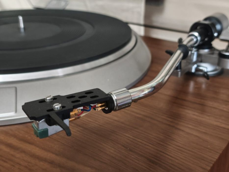 Виниловый проигрыватель