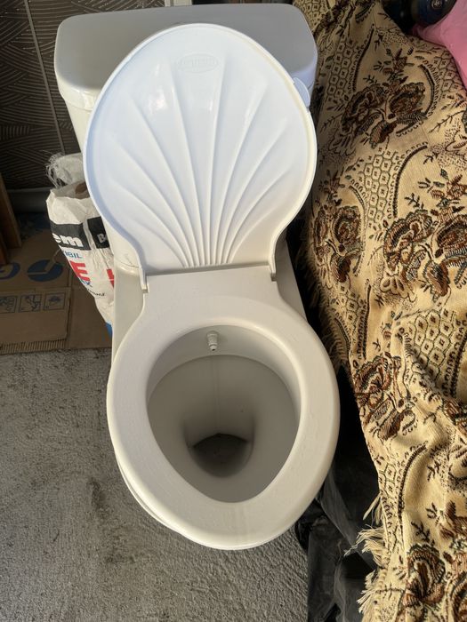 Тоалетна чиния за баня