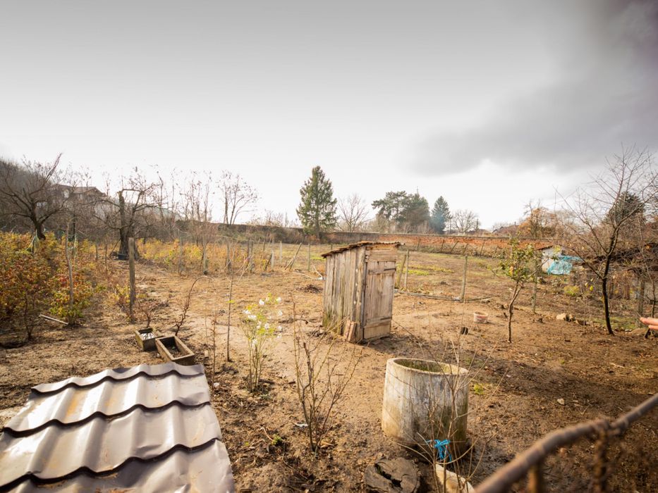 Vând casă cu teren generos 1250 m2