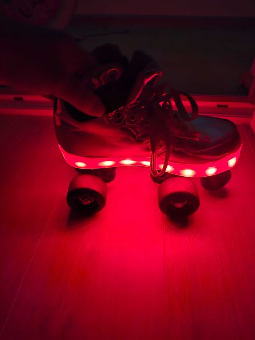 Светещи ролкови кънки Byox, 34 номер.