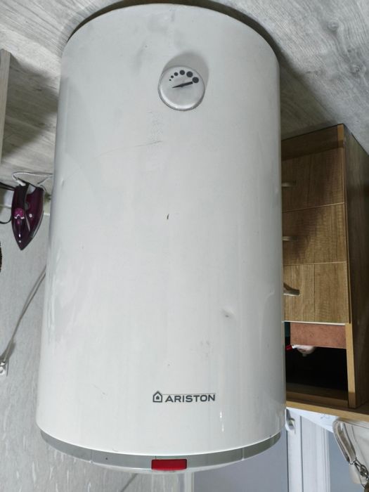 Продам бойлер Ariston