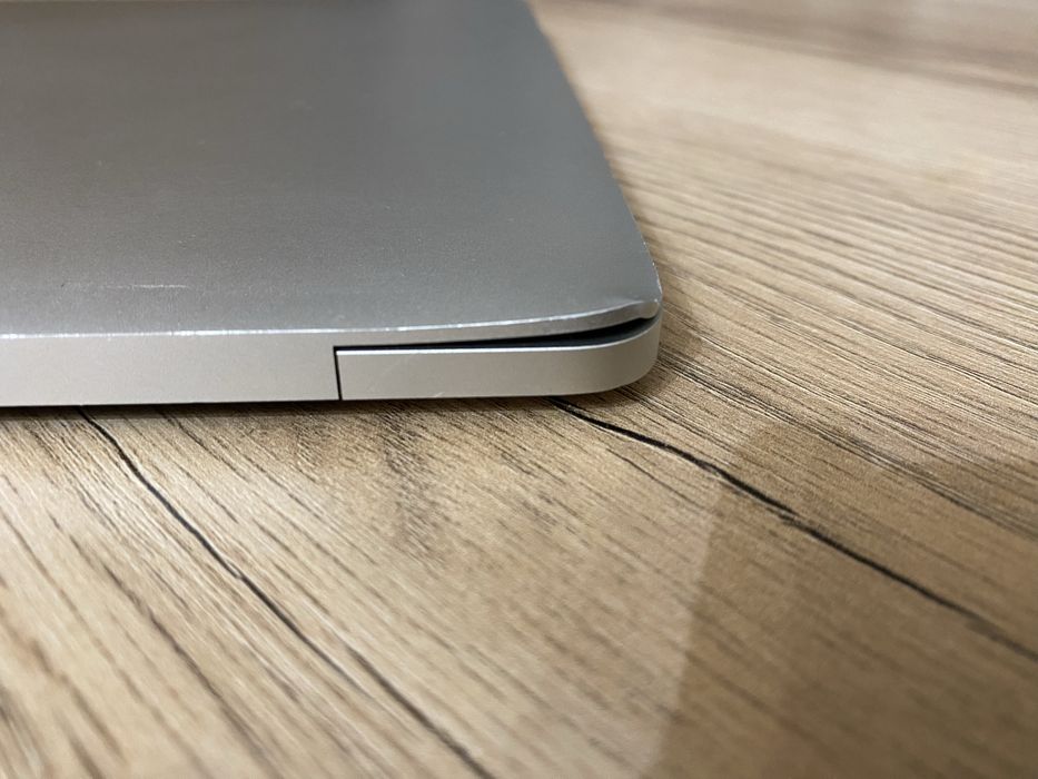 Продам MacBook Pro 13” 2017 (A1708)