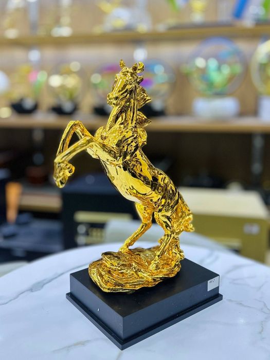 Роскошный комплект Золотая лошадь