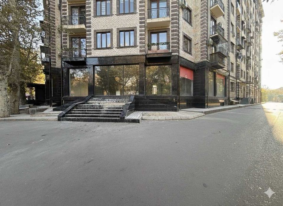 Продается помещения 600м2 на Чиланзаре Ц квартал SH83