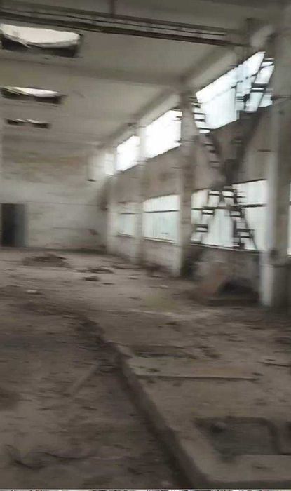 Янгиюль. Продам  базу на 1.15 га земли. Площадь помещений 6624 кв.м