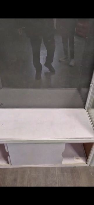 Продам виртрину стелаж белая