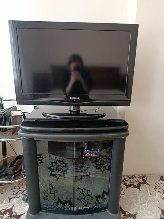 телевизор с подставкой