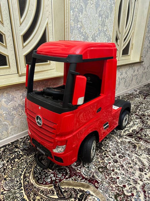 Bolalar mashinasi Mercedes Benz ACTROS
