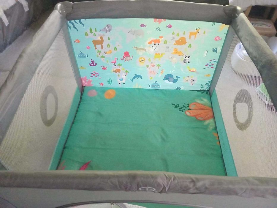 Țarc de joacă Lionelo Mille – Gri/Verde, cu animăluțe – Impecabil