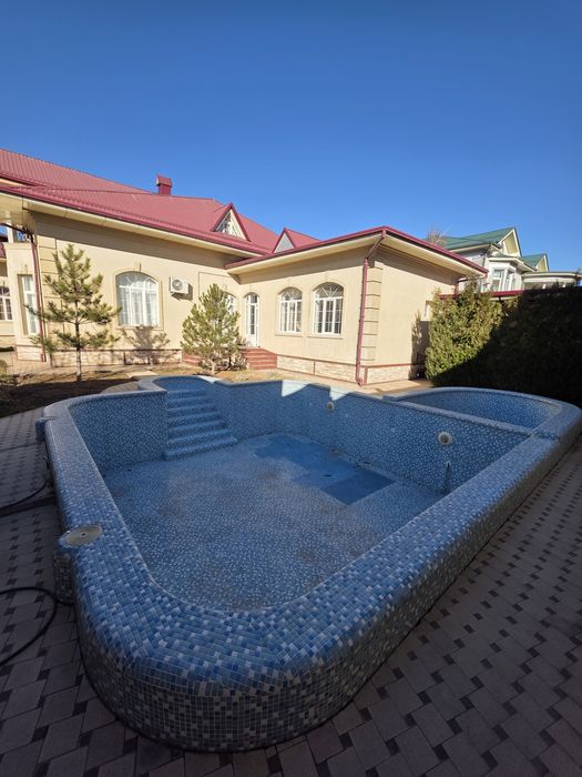 Дурмон махалласида 11 хона 14 сотихли  евроуй сотилади.