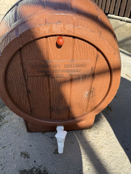 Продавам пласмасово буре 150 литра