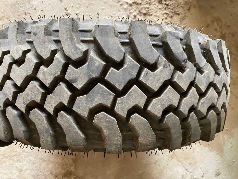 vand 4 jante cu anvelope Kia Sorento 2002-2009 si pentru alte marci