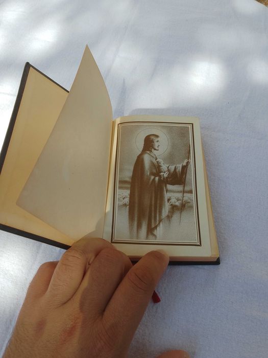 Стар католически молитвеник от 1969 година, без липсващи страници