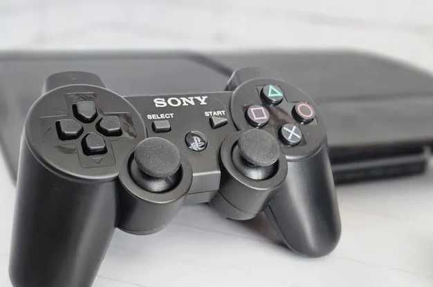 PlayStation 3 и много игр (прошитая)