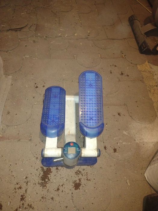 Продавам крос тренажор и степер