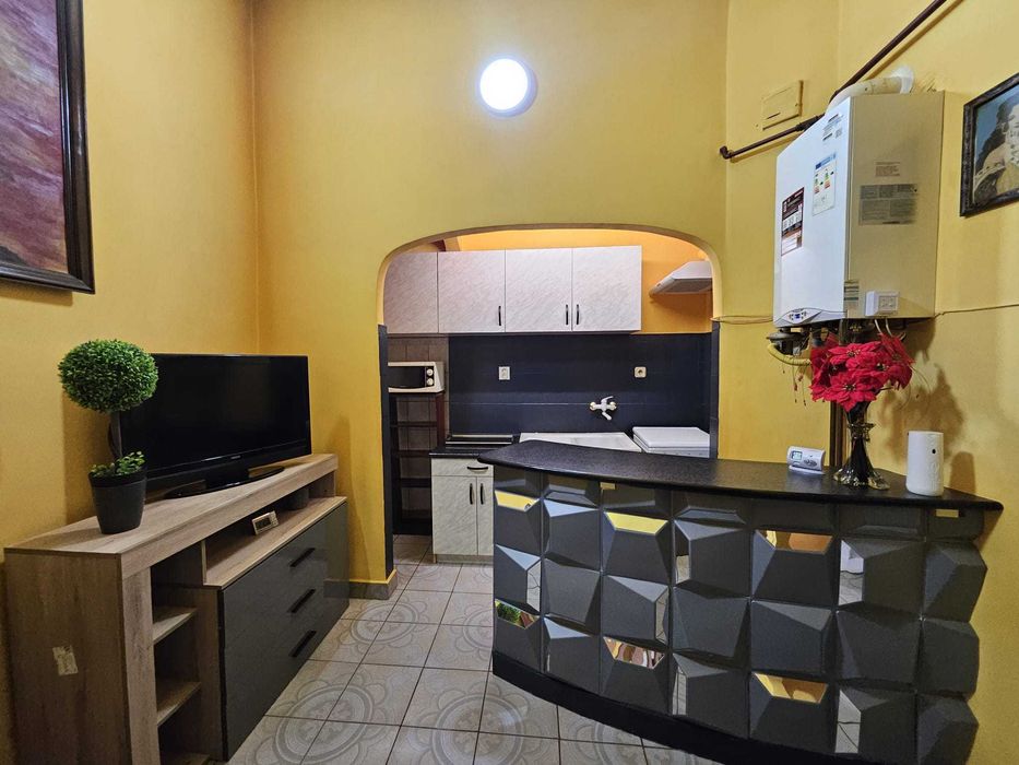 Proprietar: Ap. 2 camere- Ultracentral Arad, Etaj 1-mobilat si utillat