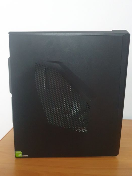 Carcasă PC Asus.