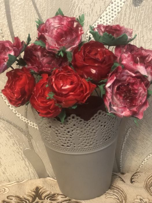 Цветы букеты корзины из пластика