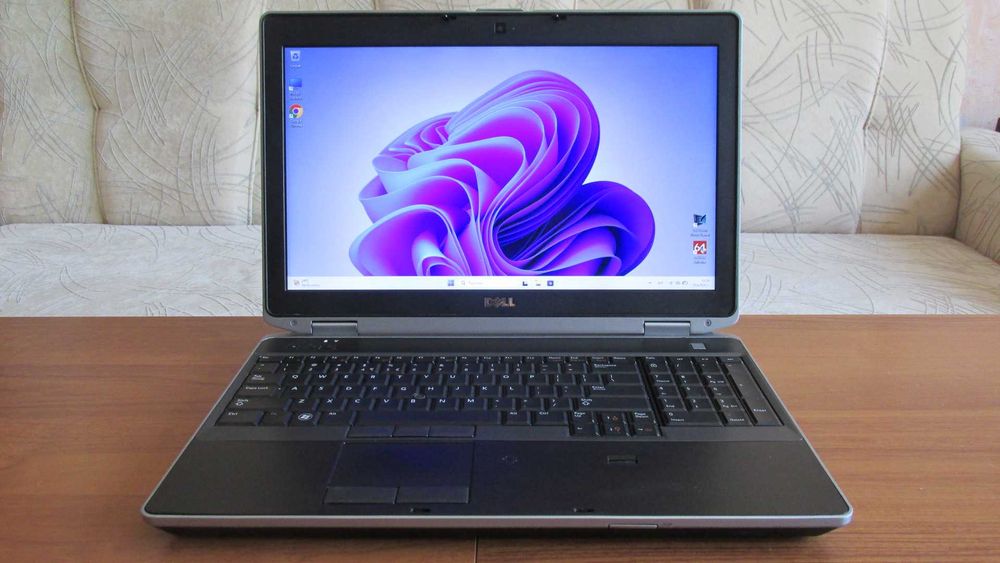 15.6 инча Dell с Intel i7,SSD,Full HD,подсветка
