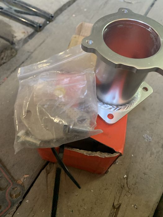 Продам комплет заглушка егр м57