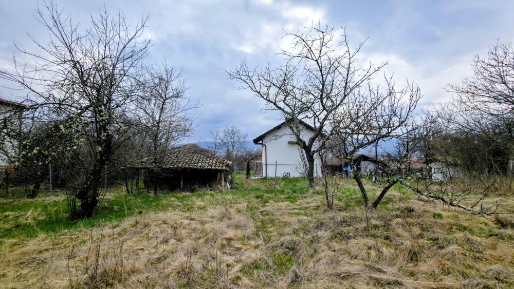 Продава се ПАРЦЕЛ с ВИЗА, ТОК и ВОДА в село Егълница, област Перник