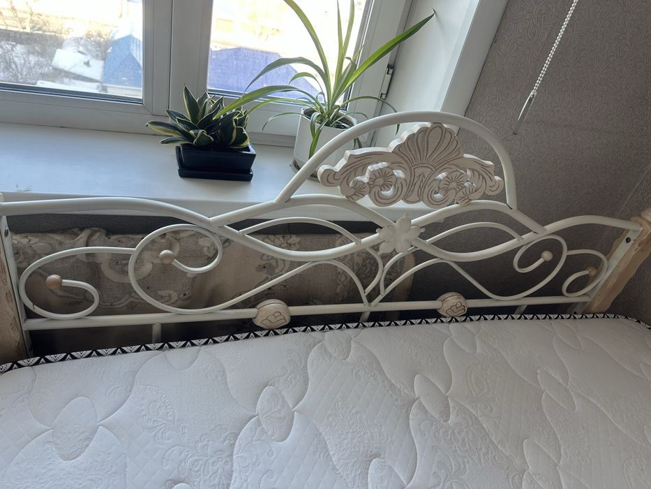 Продам кровать двухспальный