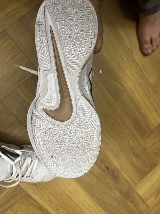 Продаю Nike ja 2